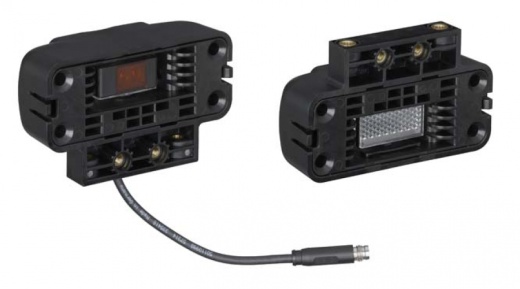 Set PRK5/4X-200-M8+Reflector - Polarized retro-reflective photoelectric sensor set Set PRK5/4X-200-M8+Reflector - Polarized retro-reflective photoelectric sensor set